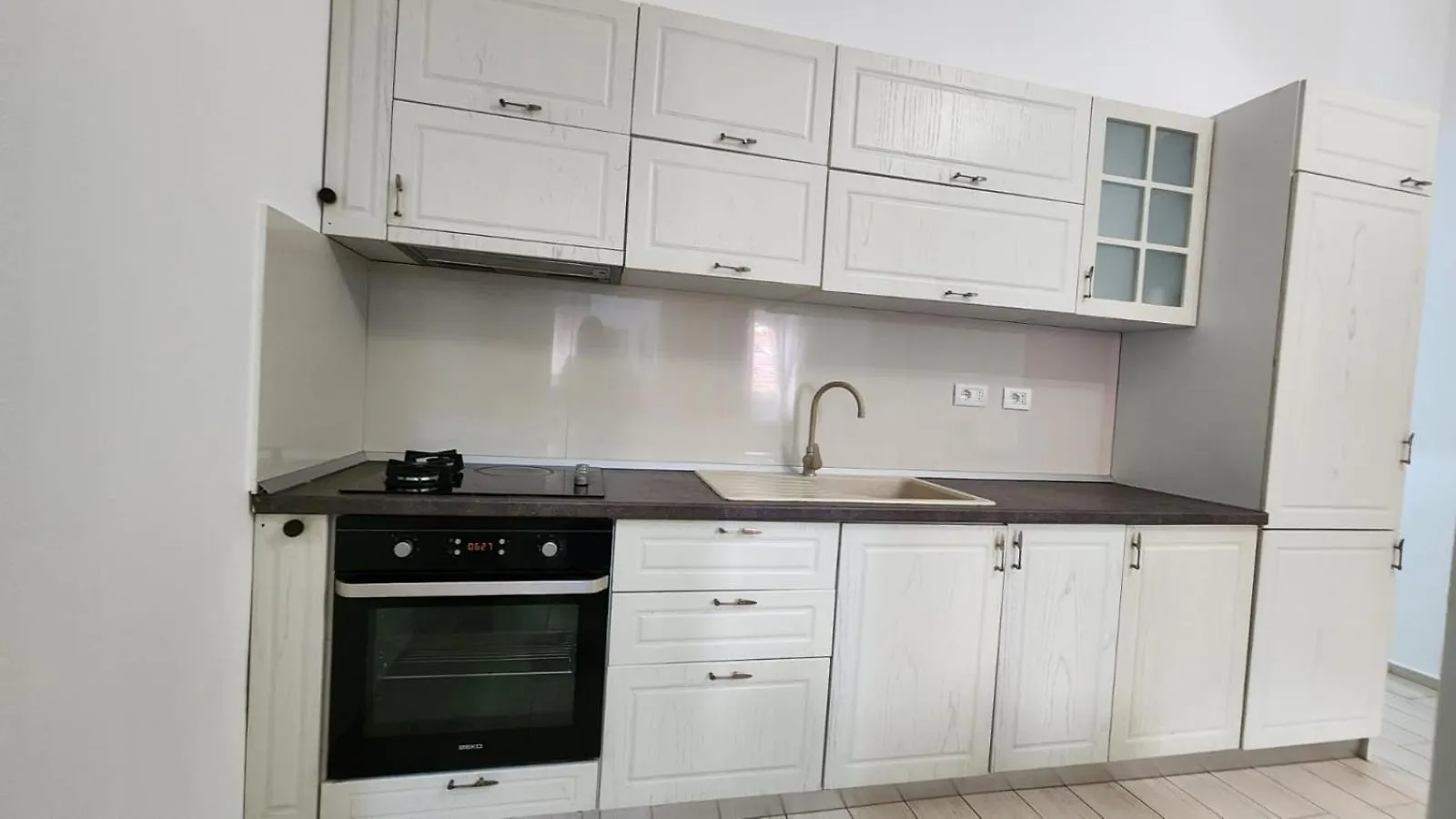 Ronas Apartment تيرانا